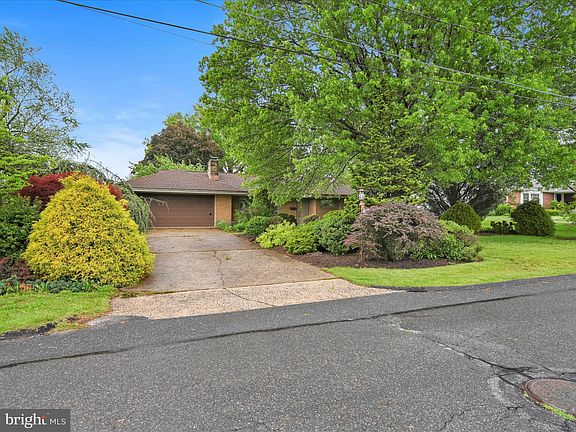 2nd image of 34 Blossom Ln