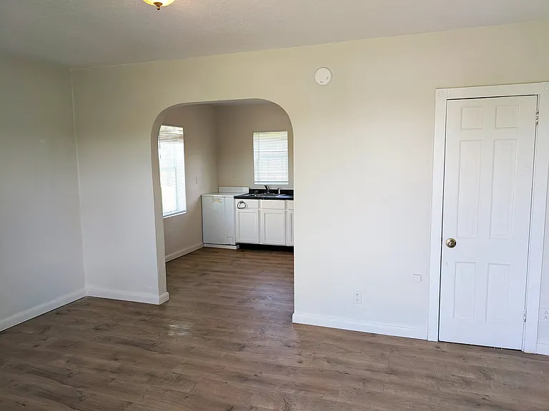 628 N Lakeview Ave #5 — Photo 5