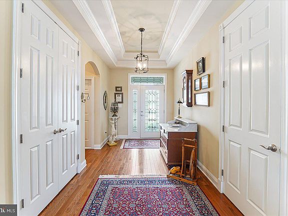 3rd image of 463 Peters Way