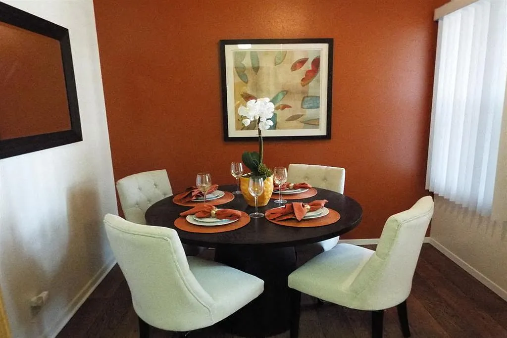 Aviare Place Apartments — Photo 3