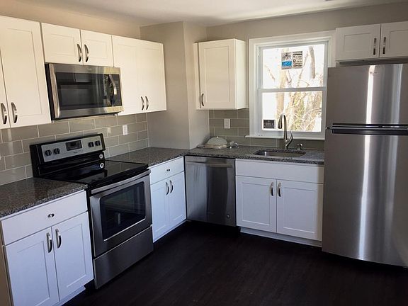 New Kitchen with stainless steel appliances, granite counter