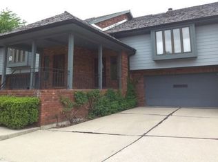 224 Red Top Dr, Libertyville, IL