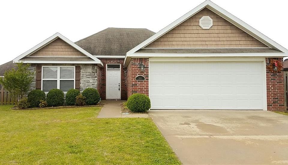 1st image of 304 E Sweetwater Dr