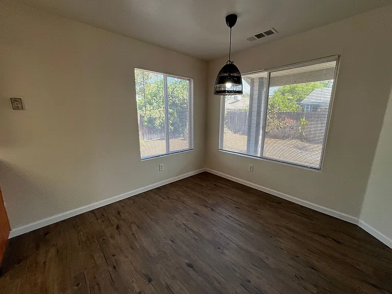 640 S Chess Terrace St — Photo 3
