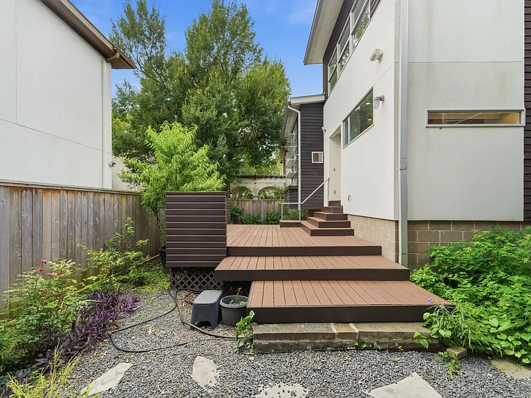 7002 Newcastle St — Photo 44