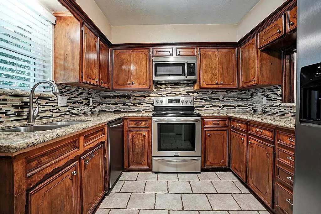 2 bed, 1.5 bath, 1296 sqft, $1,800 — Photo 1