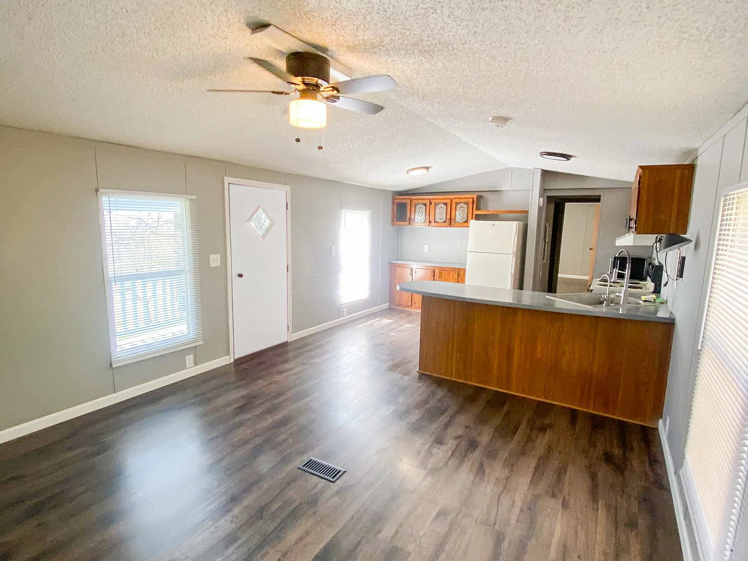 2 bed, 825 sqft, $1,350 — Photo 1