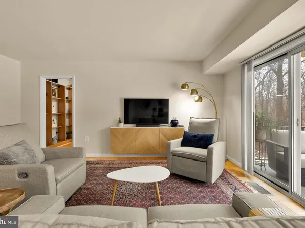 10661 Weymouth St APT 102, Bethesda, MD 20814