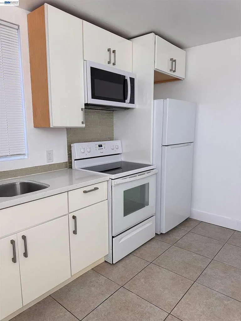 2 bed, 1.0 bath, 725 sqft, $2,295 — Photo 3