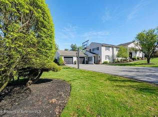 115 Greenbrier Dr, Clarks Green, PA 18411