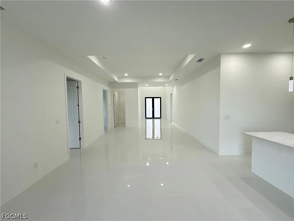 4 bed, 3.0 bath, 1905 sqft, $2,200 — Photo 4