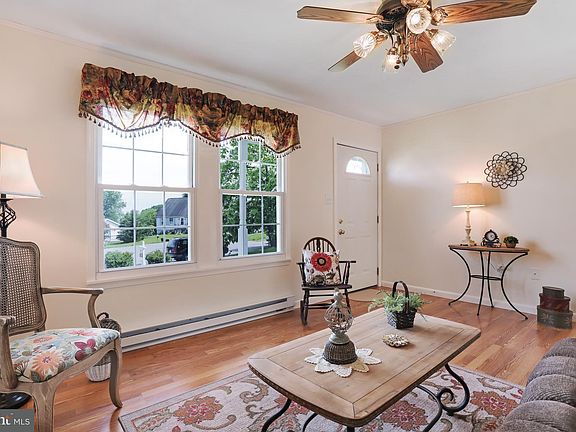 4th image of 48 Yarrow Cir
