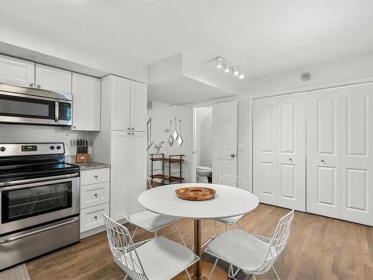 840 Rosedale Ave SE #B — Photo 5