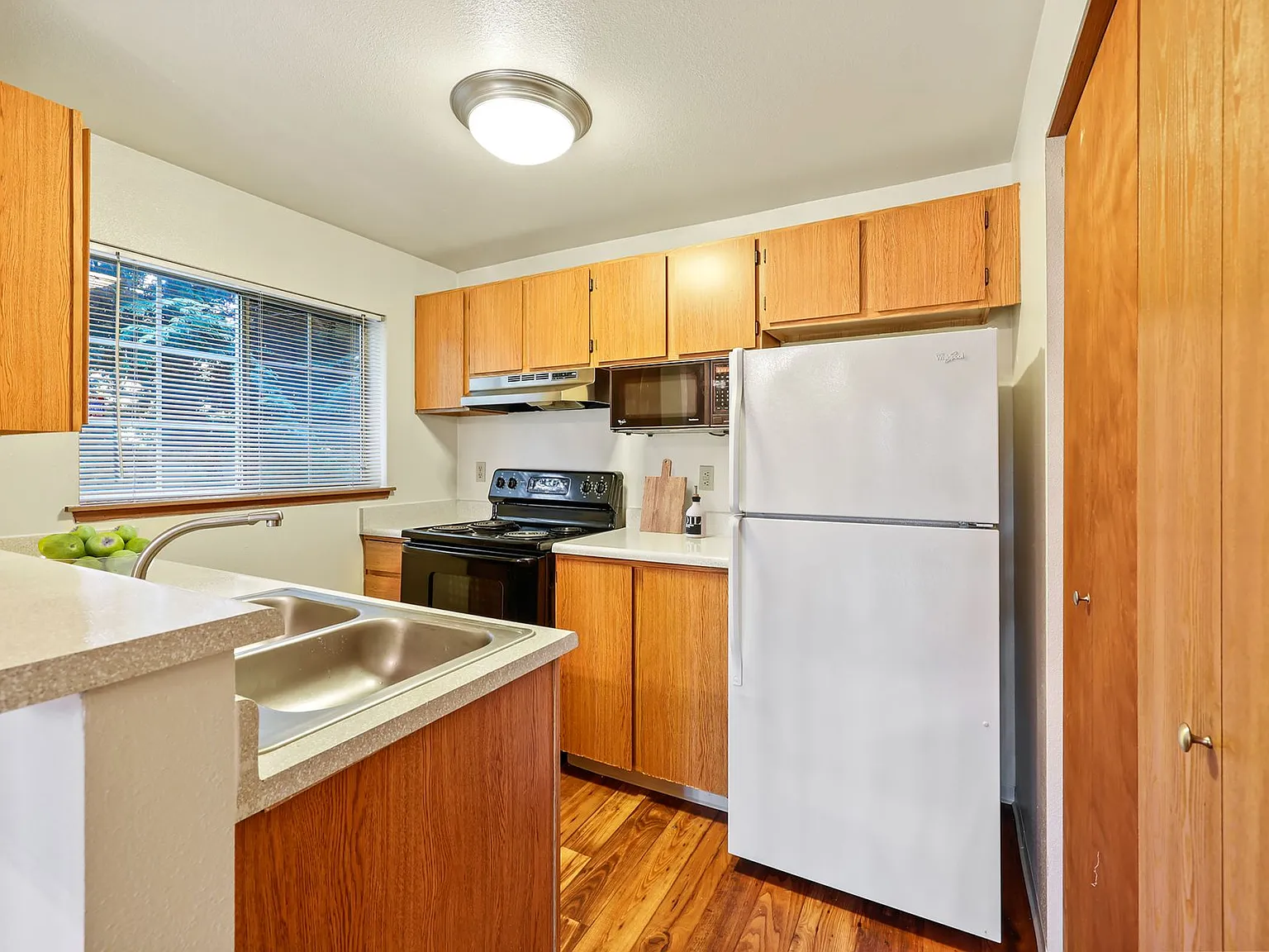 River Glen Apartments — Photo 4