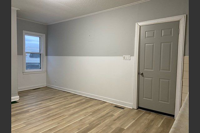 1st image of 569 Cathcart St Unit 1