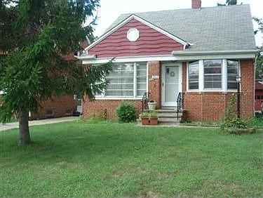 8404 Southington Dr photo 1