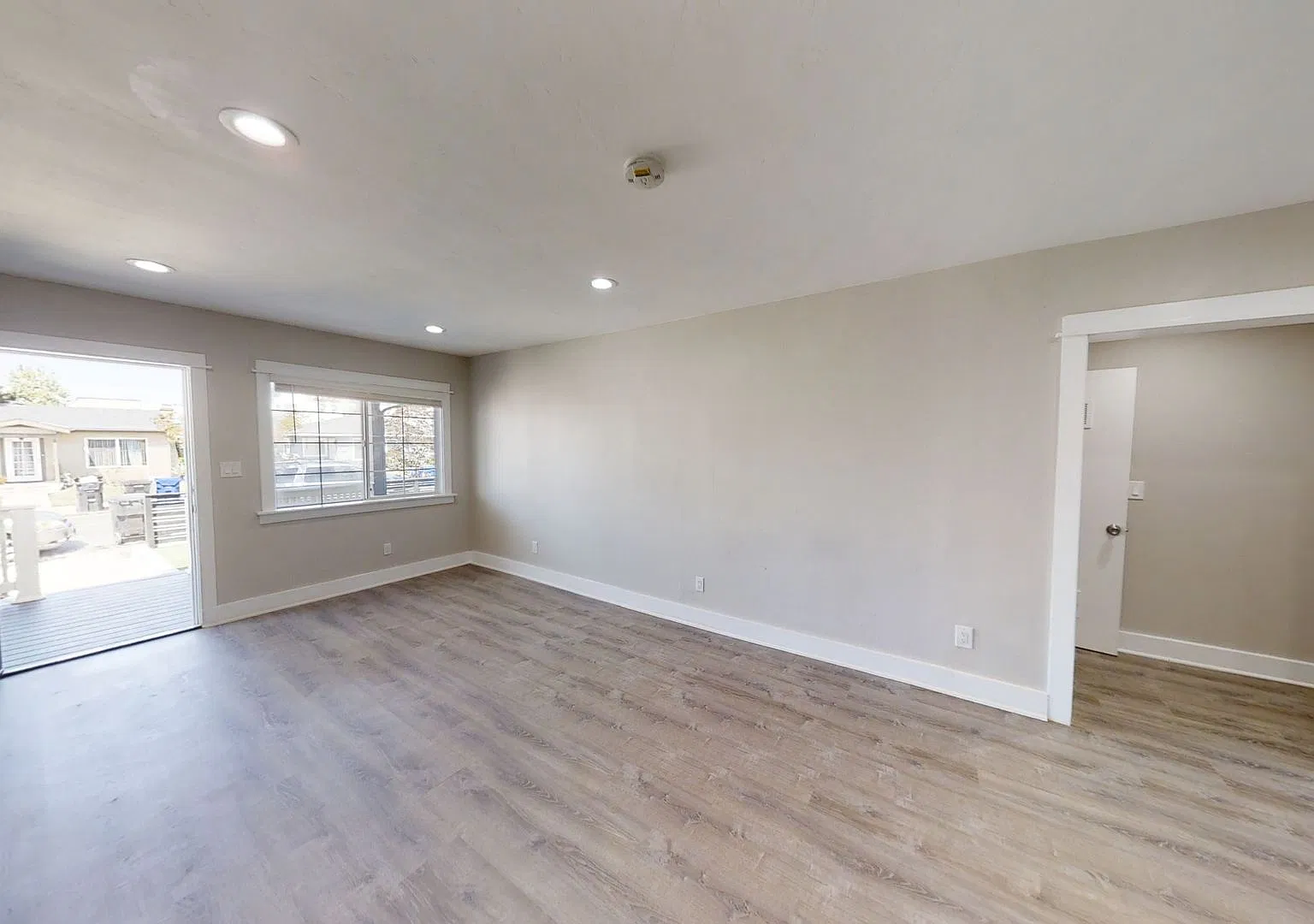 Renovated 5 bed 3 bath house on Art St — Photo 3