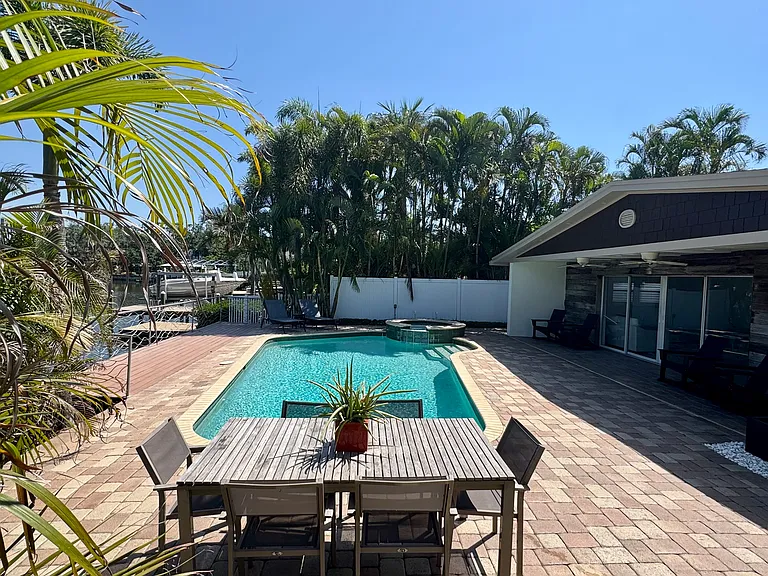 638 Geneva Pl — Photo 13