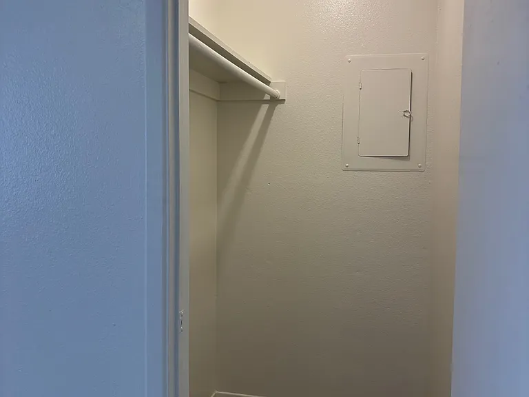 Avalon Park Apartments — Photo 10