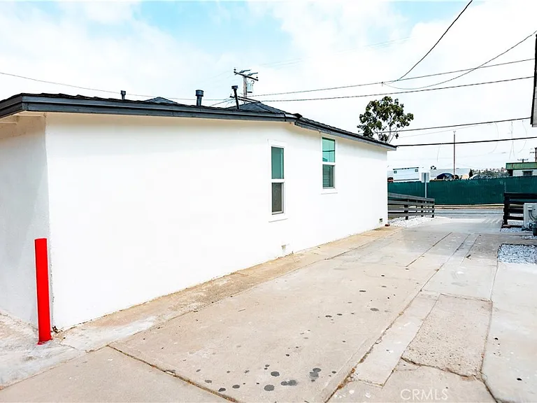 780 E Walton St — Photo 25