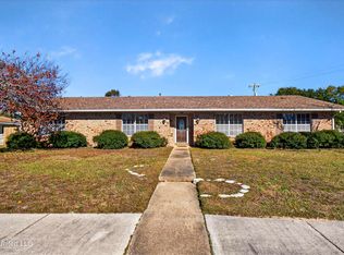 2423 Middlecoff Dr, Gulfport, MS 39507