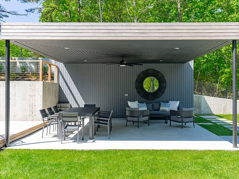 15 Margaret Dr — Photo 3