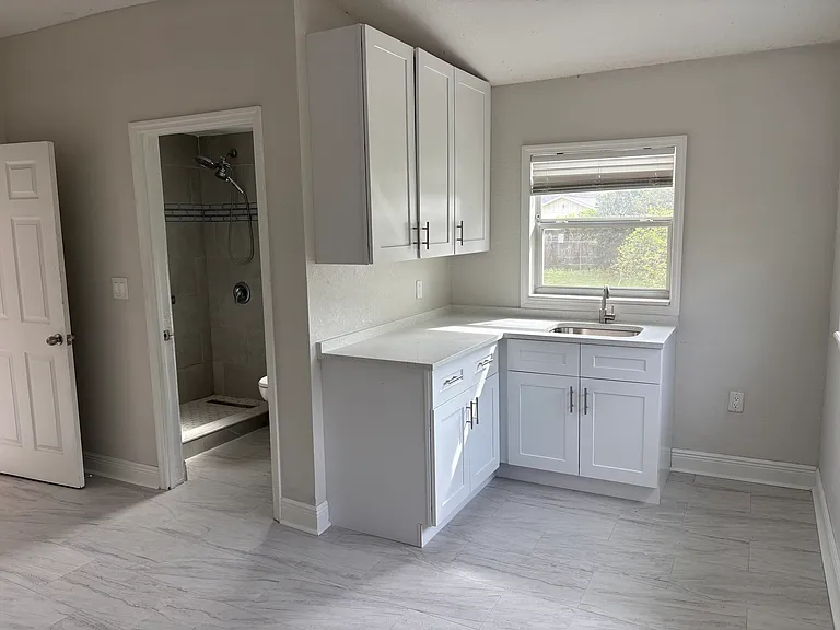 2403 Gresham Dr — Photo 16