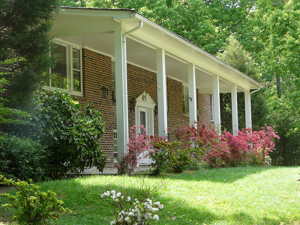 Front of property - Entrance to #6
