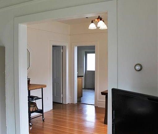 5th image of 229 South St