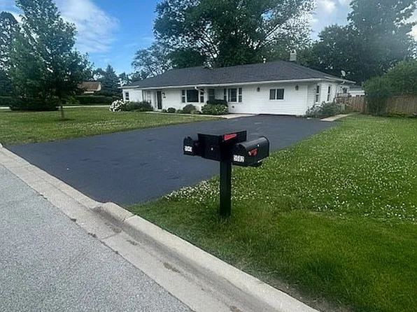 5545 S Edgewood Ave, Countryside, IL 60525