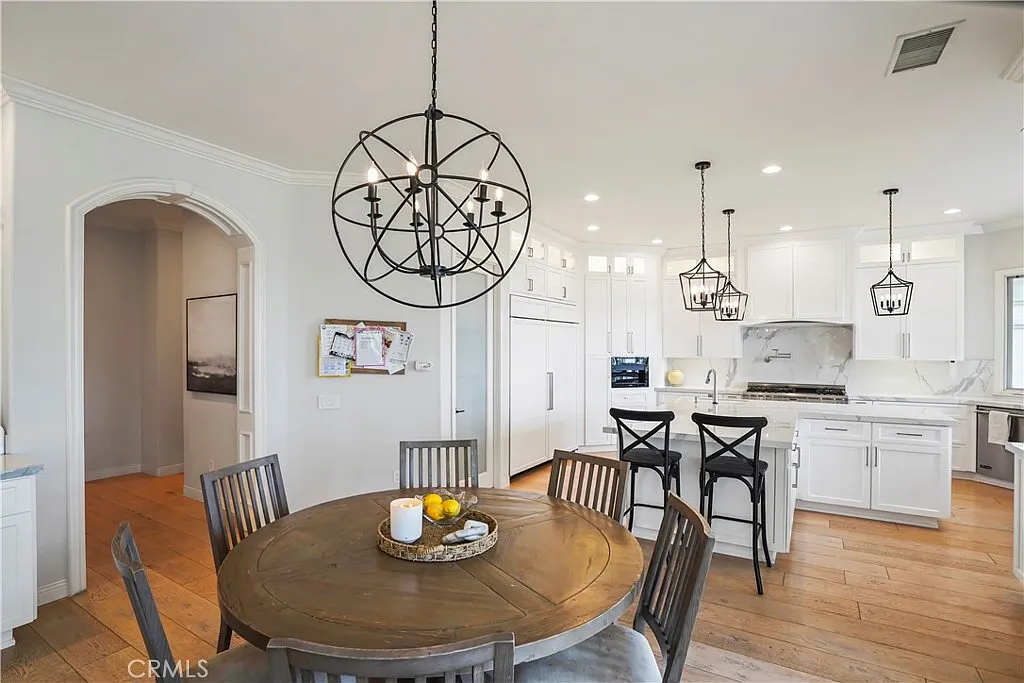 6 bed, 6810 sqft, $22,000 — Photo 4
