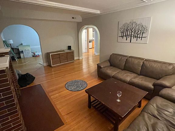 3rd image of 1947 W Sunnyside Ave APT 2
