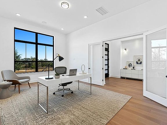 Lynmar II E Home office