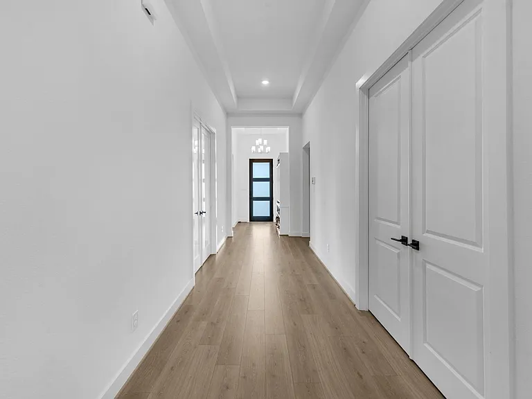 1402 Sunrise View Ln — Photo 12