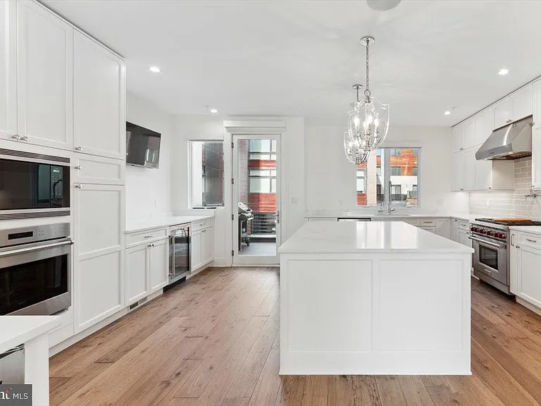 138 S Front St — Photo 12