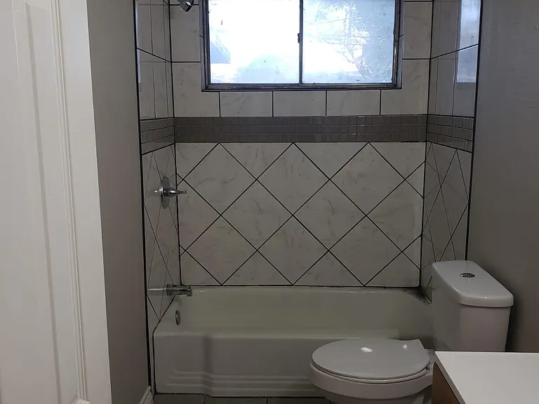 2519 Gross Rd — Photo 2