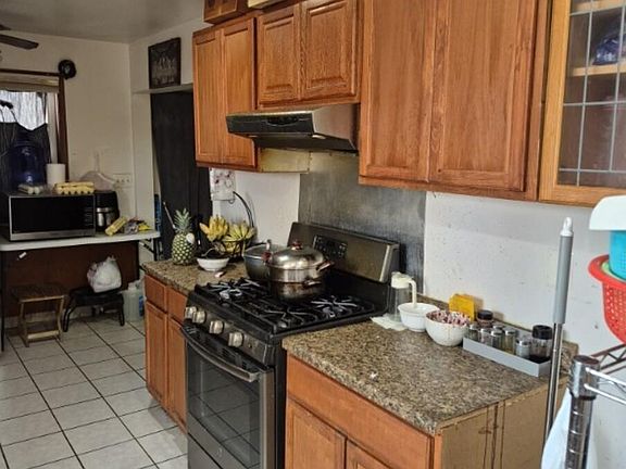 4th image of 24837 Curie St