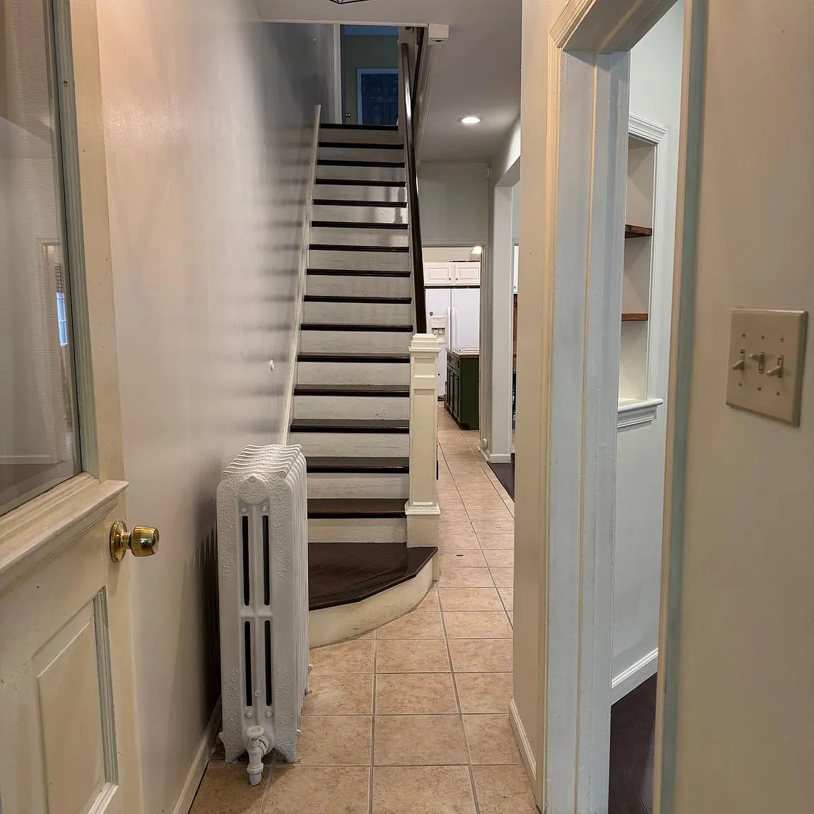 4 bed, 1977 sqft, $2,150 — Photo 2