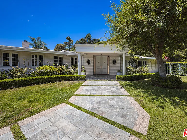1201 Loma Vista Dr — Photo 2