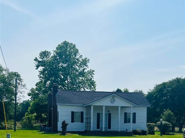 2443 Center Rd, Timmonsville, SC 29161