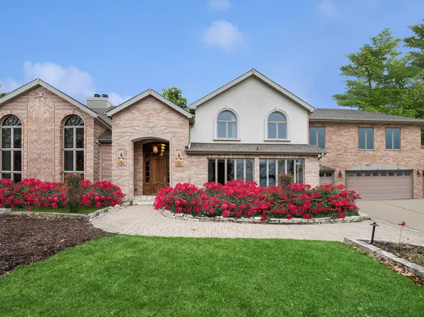 3 Birch Lakes Dr, Hawthorn Woods, IL 60047