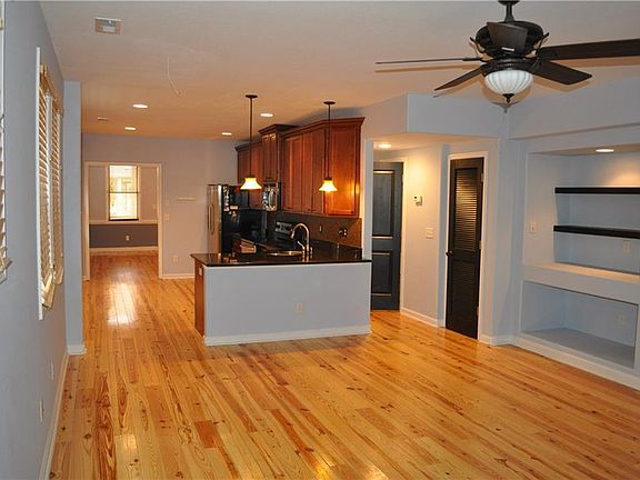 2nd image of 1047 Leckie St