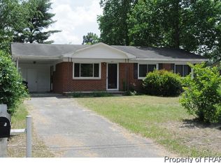 425 Palmerland Dr, Hope Mills, NC 28348