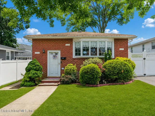 270 Woods Of Arden Rd, Staten Island, NY 10312