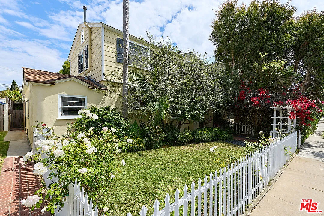 2 bed, 1.5 bath, 1355 sqft, $7,000 — Photo 2