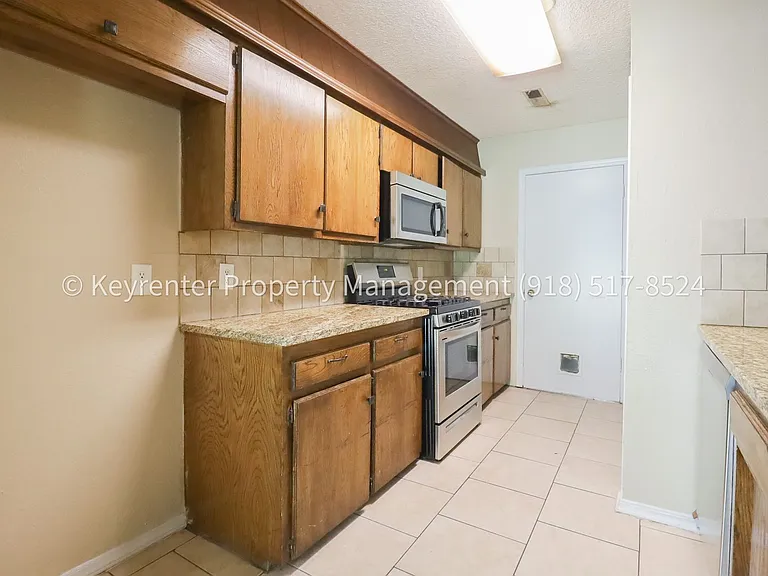 4902 S Gum Ave — Photo 56