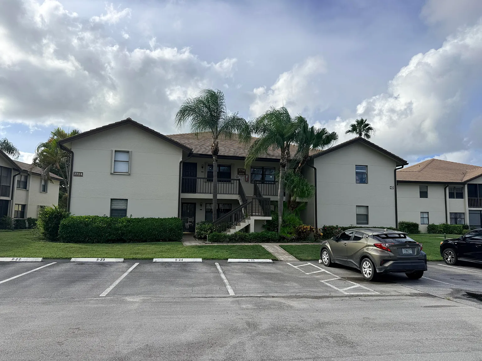 2 bed, 2.0 bath, 1072 sqft, $1,850 — Photo 2