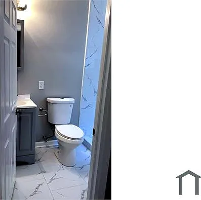 4531 N Mole St — Photo 2