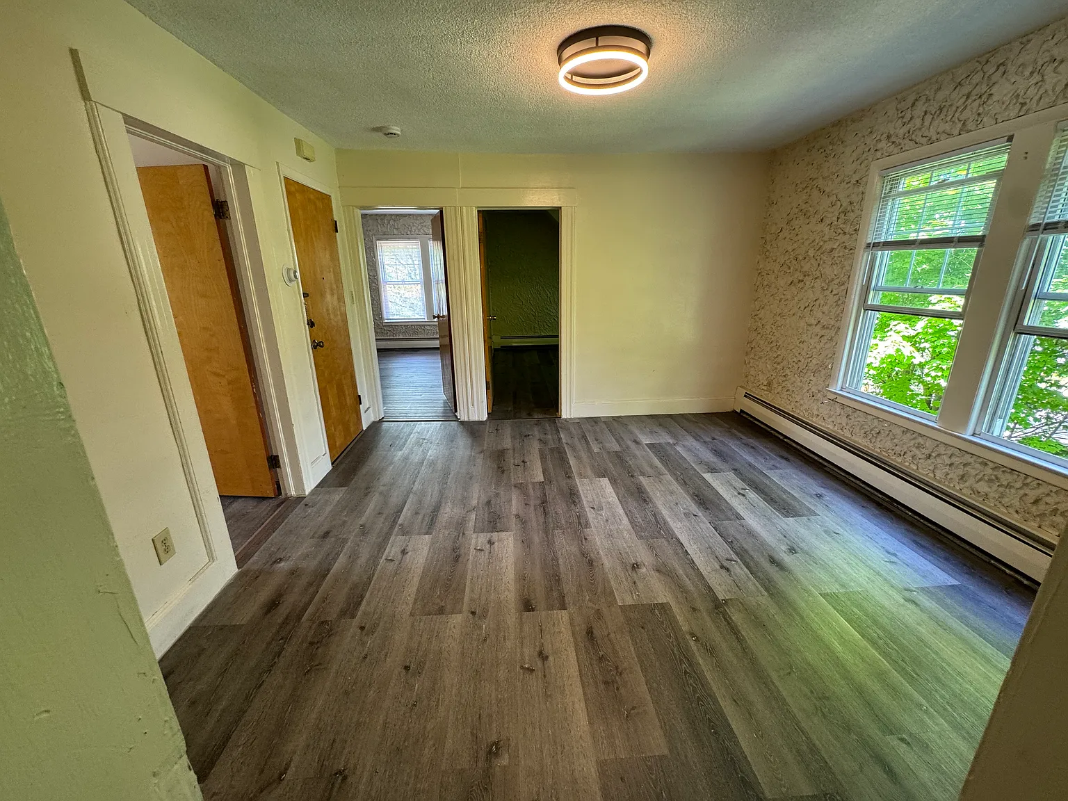 3 bed, 1200 sqft, $1,350 — Photo 1