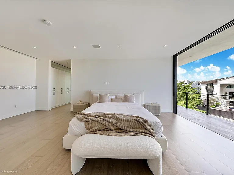 420 N Hibiscus Dr — Photo 17